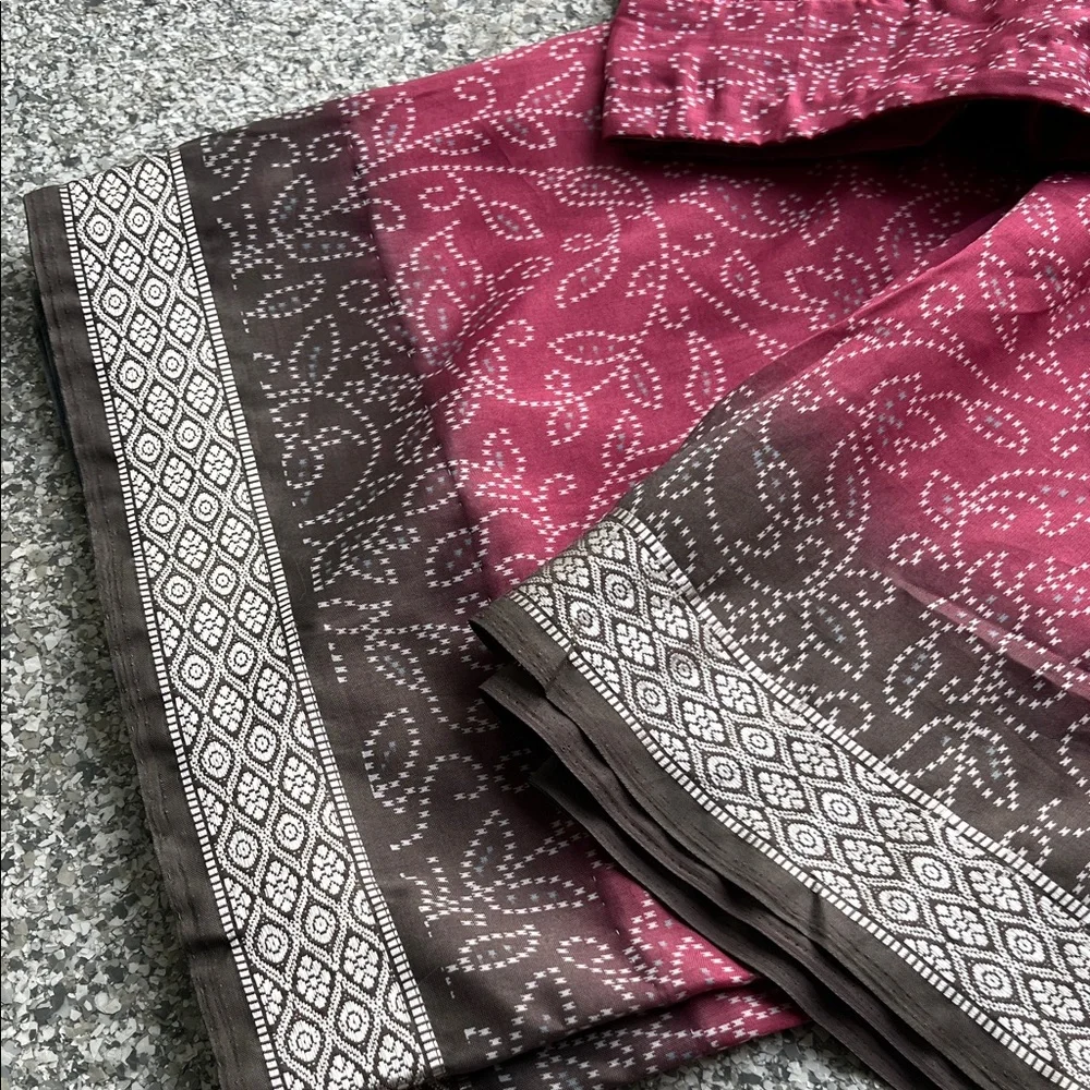 Elegant Maroon and Brown Patterned Outfit - Picture 2 of 4